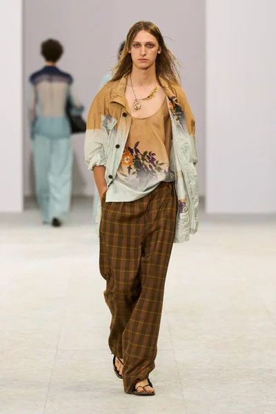 Look 25